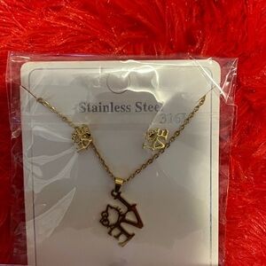 Gold tone necklace and earrings set